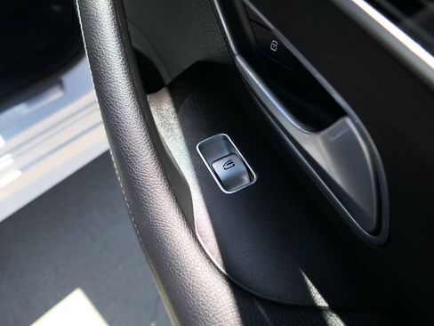 Used 2024 Mercedes-Benz GLE 350 4MATIC w/ AMG Line Exterior image 26