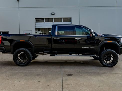 Used 2024 GMC Sierra 2500 Denali w/ Denali Reserve Package AWD/4WD image 11