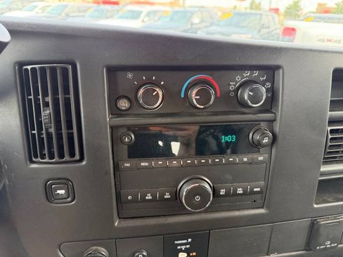 Used 2017 Chevrolet Express 2500 RWD image 20