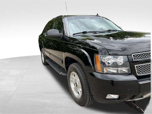 Used 2013 Chevrolet Avalanche LT w/ Suspension Package, Off-Road AWD/4WD image 14