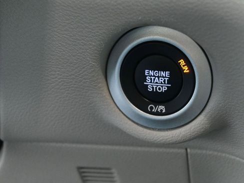 Used 2024 Chrysler Pacifica Touring-L FWD image 24