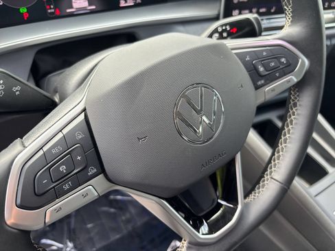 Used 2026 Volkswagen Tiguan SE AWD/4WD image 28