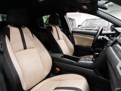 Used 2018 Honda Civic Sport image 10