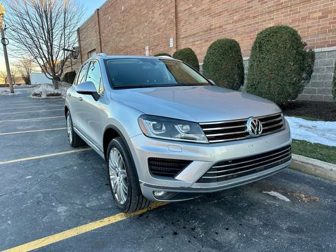 Used 2016 Volkswagen Touareg Sport image 53