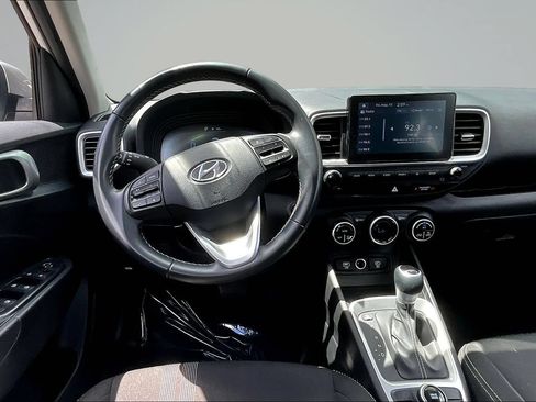 Used 2025 Hyundai Venue SEL FWD image 9