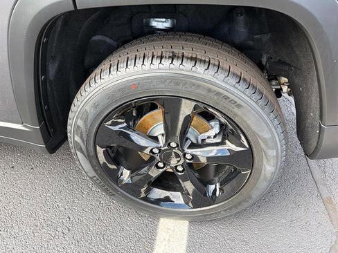 New 2025 Jeep Grand Cherokee Limited w/ Luxury Tech Group II image 4