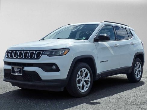 Used 2024 Jeep Compass Latitude AWD/4WD image 7