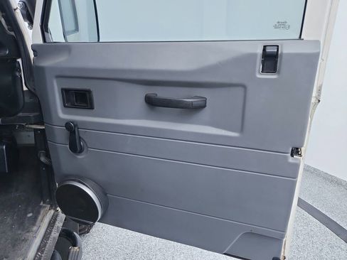 Used 1997 Land Rover Defender 90 image 26