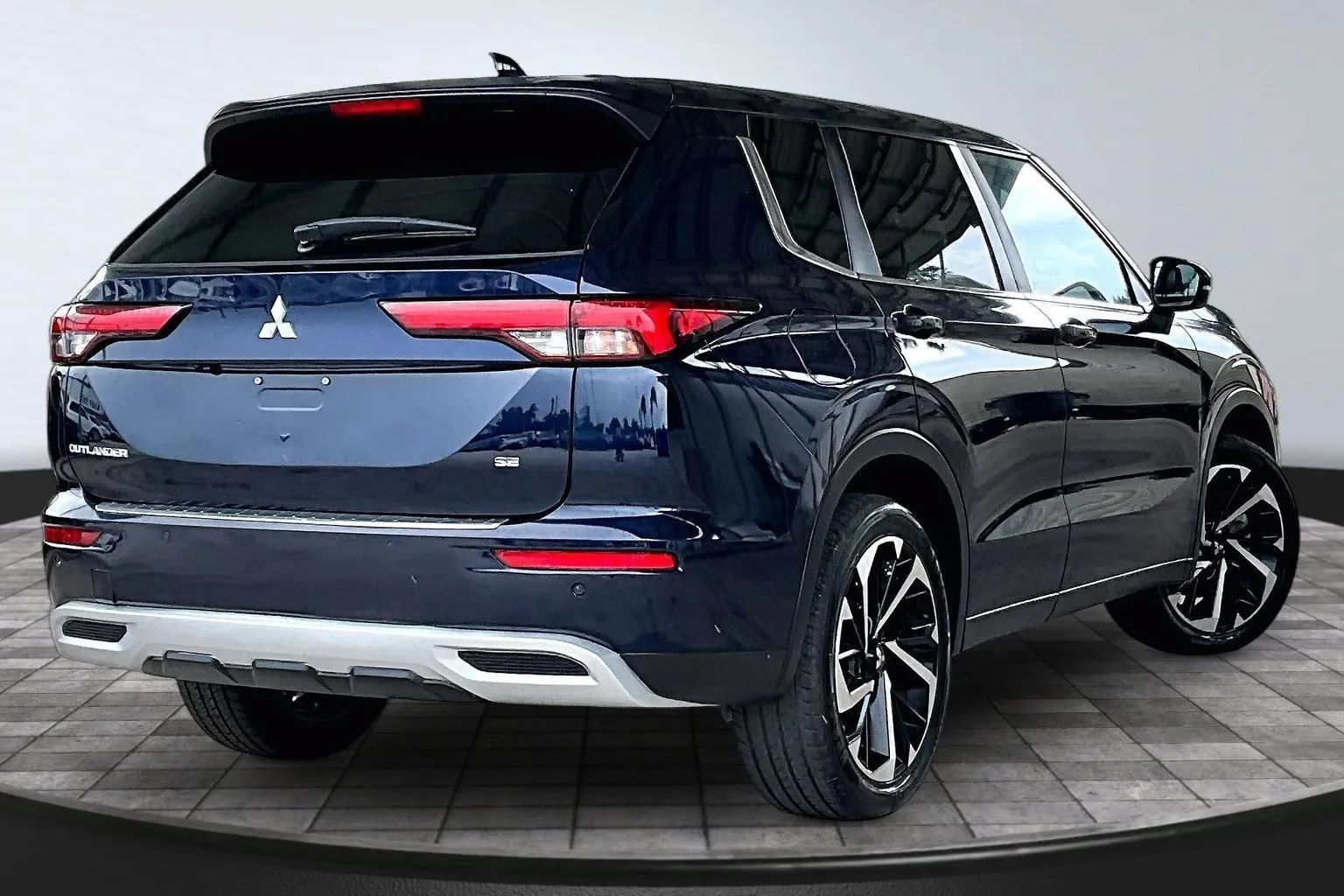 Used 2024 Mitsubishi Outlander SE FWD image 6