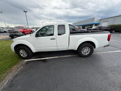 Used 2015 Nissan Frontier PRO-4X AWD/4WD image 2