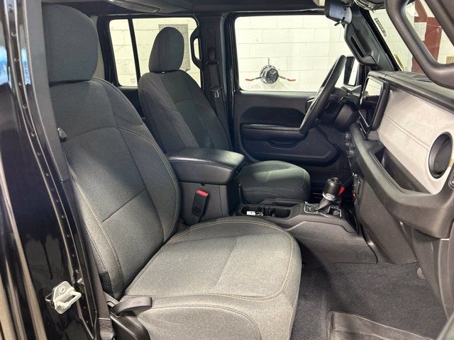 Used 2024 Jeep Wrangler Unlimited AWD/4WD image 12