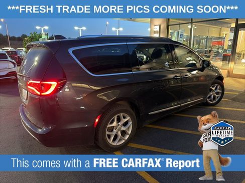Used 2020 Chrysler Pacifica Touring-L Plus w/ Tire & Wheel Group FWD image 4