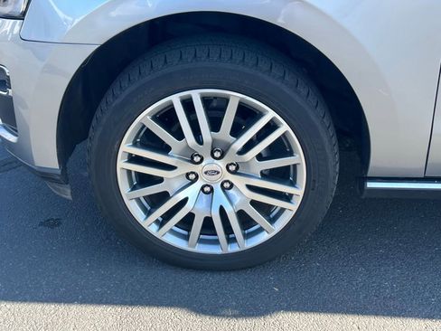 Used 2024 Ford Expedition Limited image 12