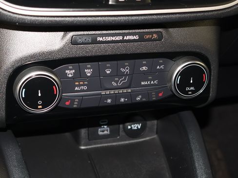 Used 2022 Ford Escape SE w/ SE Sport Appearance Package image 25