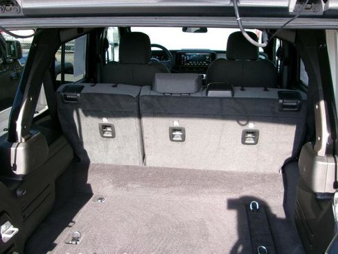 Used 2025 Jeep Wrangler Sport S image 14