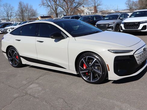 Used 2025 Audi S6 e-tron Prestige w/ 21" Black Optic Package image 3