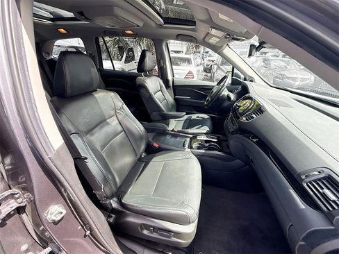 Used 2020 Honda Pilot Elite image 32