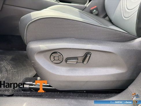 Used 2025 Volkswagen Tiguan SE w/ Panoramic Sunroof Package image 19