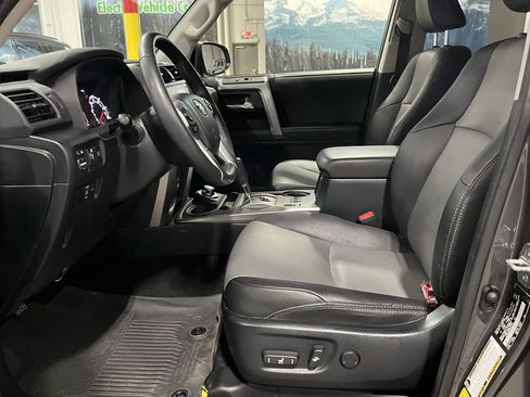 Used 2022 Toyota 4Runner SR5 Premium image 10