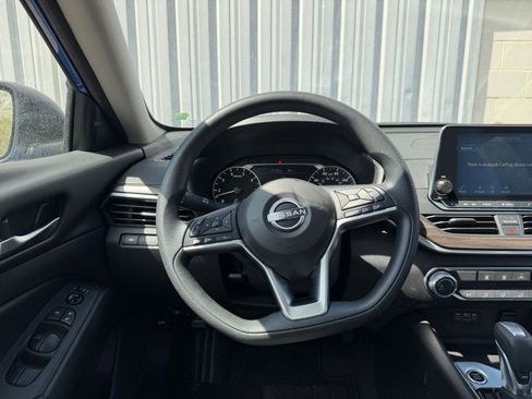 Used 2025 Nissan Altima 2.5 SV image 28