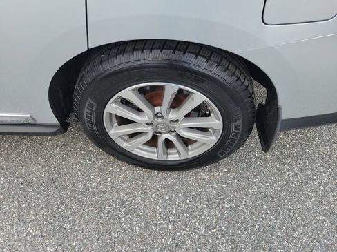 Used 2016 Nissan Pathfinder SL w/ SL Tech Package FWD image 6