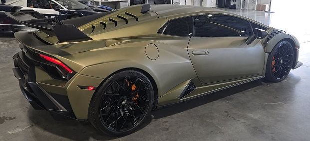 Used 2022 Lamborghini Huracan STO RWD image 2