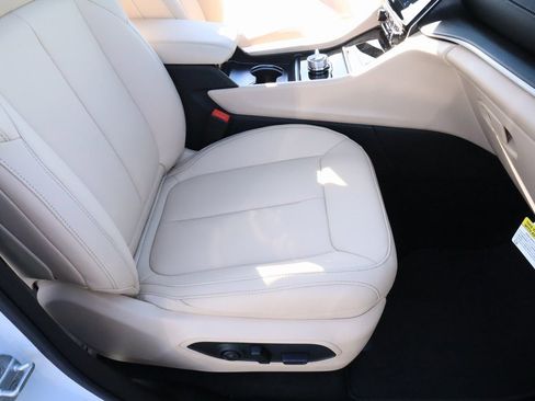 New 2025 Jeep Grand Cherokee Limited image 15