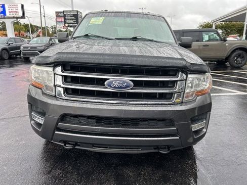 Used 2017 Ford Expedition XLT image 2