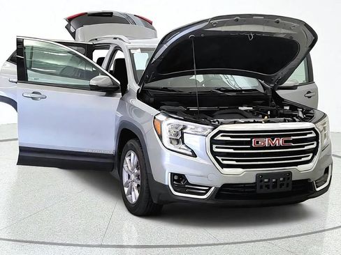 Used 2024 GMC Terrain SLT AWD/4WD image 12
