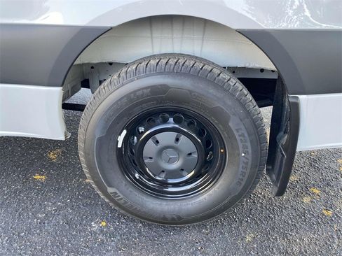 Used 2024 Mercedes-Benz Sprinter 2500 image 10