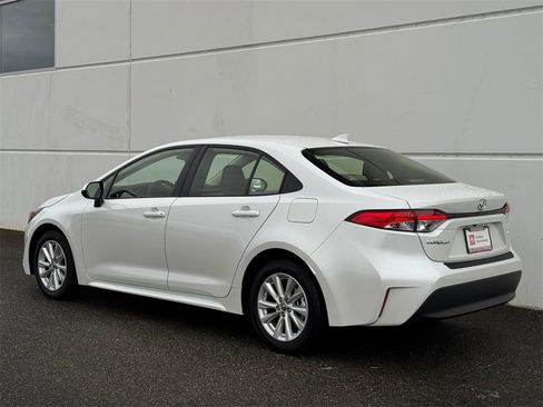 Certified 2023 Toyota Corolla LE image 5