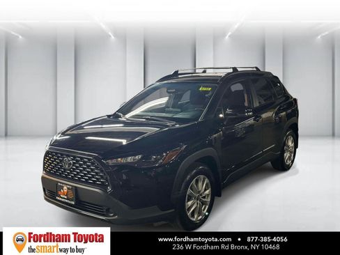 Used 2023 Toyota Corolla Cross LE w/ Moonroof Package AWD/4WD image 4