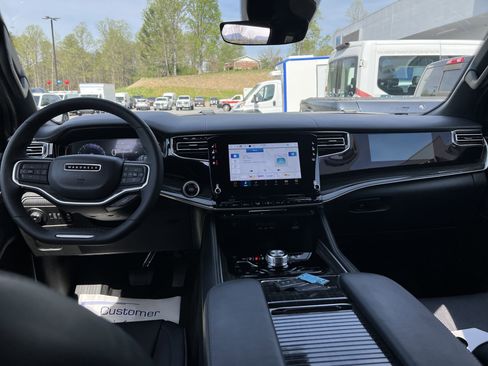 Used 2022 Jeep Wagoneer Series III w/ Convenience Group I AWD/4WD image 17