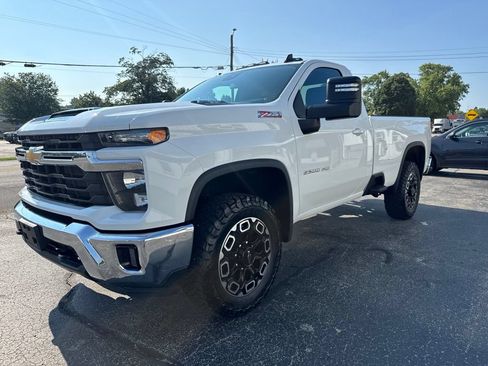 Used 2024 Chevrolet Silverado 2500 LT w/ Convenience Package AWD/4WD image 3