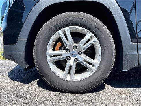 Used 2023 GMC Terrain SLE FWD image 2