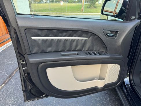 Used 2009 Dodge Journey SXT image 7