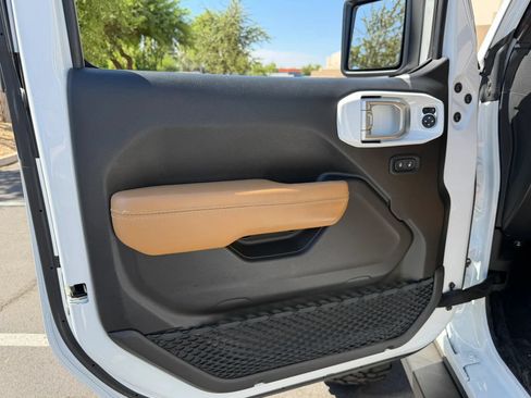 Used 2022 Jeep Wrangler Unlimited Rubicon w/ LED Lighting Group AWD/4WD image 24