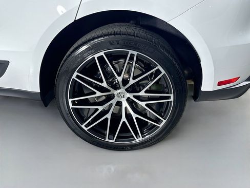 Certified 2026 Porsche Macan AWD/4WD image 32
