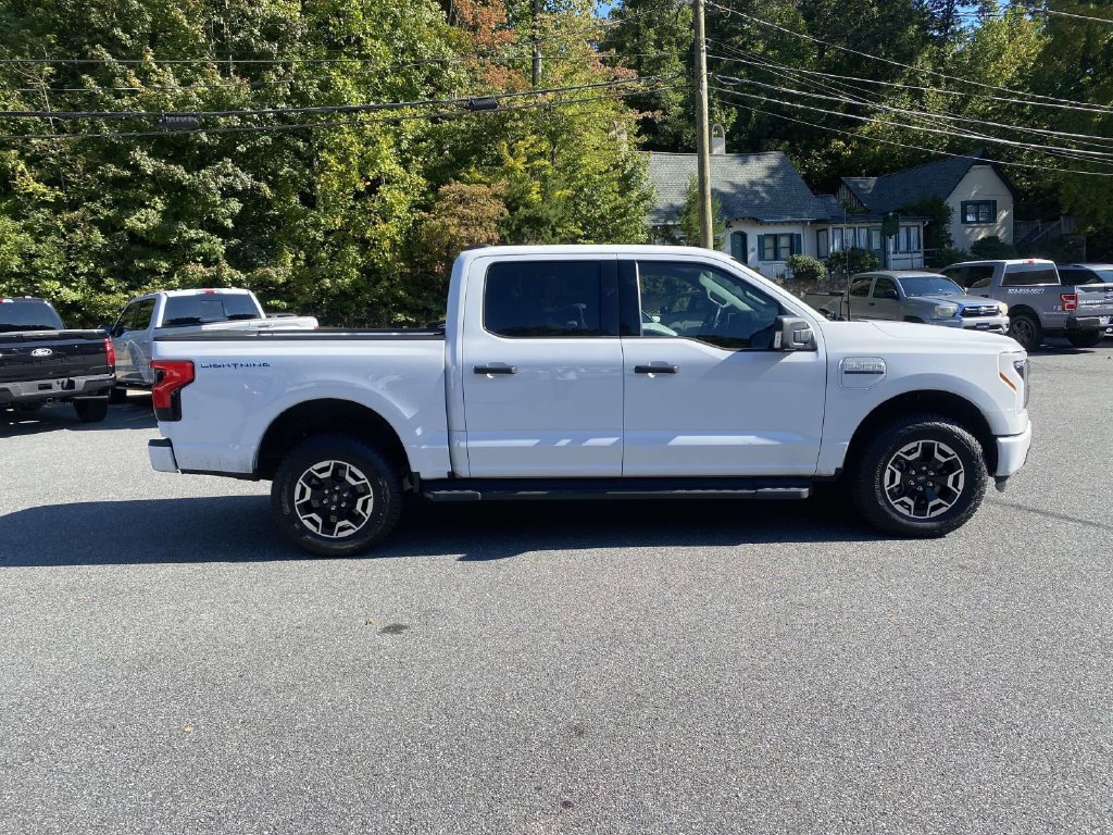 Used 2023 Ford F150 Lightning XLT AWD/4WD image 8