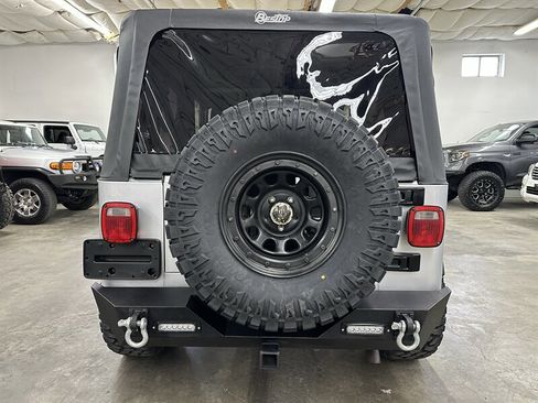 Used 2006 Jeep Wrangler Unlimited AWD/4WD image 4