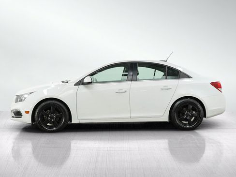 Used 2016 Chevrolet Cruze LT FWD image 2