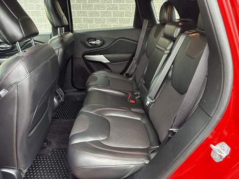 Used 2017 Jeep Cherokee Trailhawk w/ Comfort/Convenience Group image 18