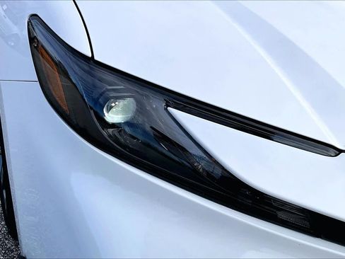 Used 2025 Toyota Camry SE image 27