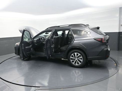 Used 2024 Subaru Outback Premium image 39