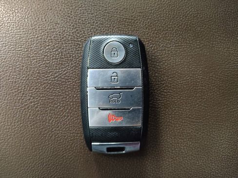 Used 2019 Kia Sorento SX image 32