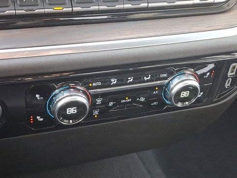 Certified 2024 GMC Sierra 1500 SLT image 16