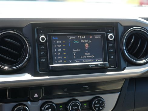 Used 2016 Toyota Tacoma SR5 w/ SR5 Appearance Package (SN) AWD/4WD image 23