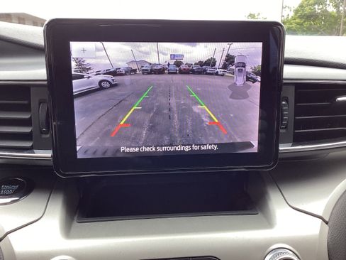 Used 2022 Ford Explorer XLT w/ Equipment Group 202A AWD/4WD image 23