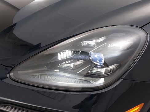 Certified 2021 Porsche Cayenne GTS image 33