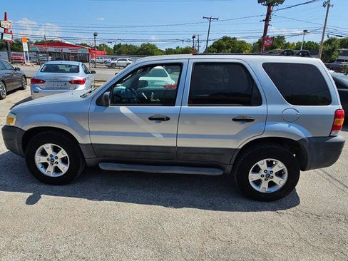 Used 2005 Ford Escape XLT FWD image 2